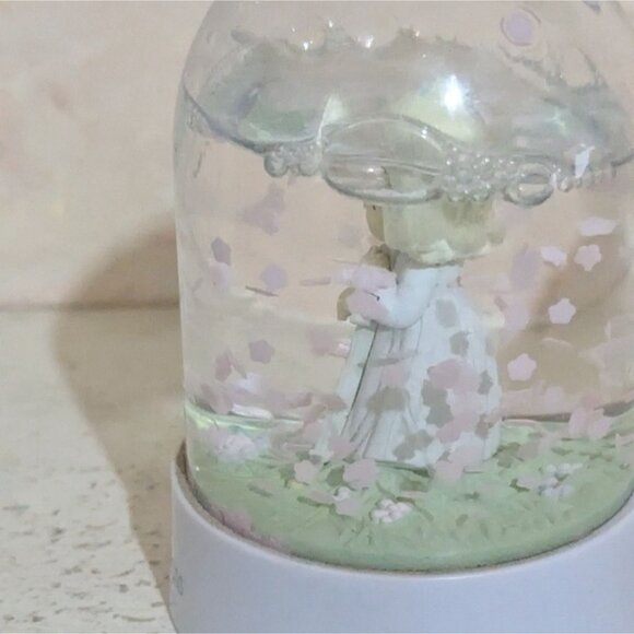 I Believe In The Old Rugged Cross Precious Moments Style Snow Globe - Picture 3 of 10